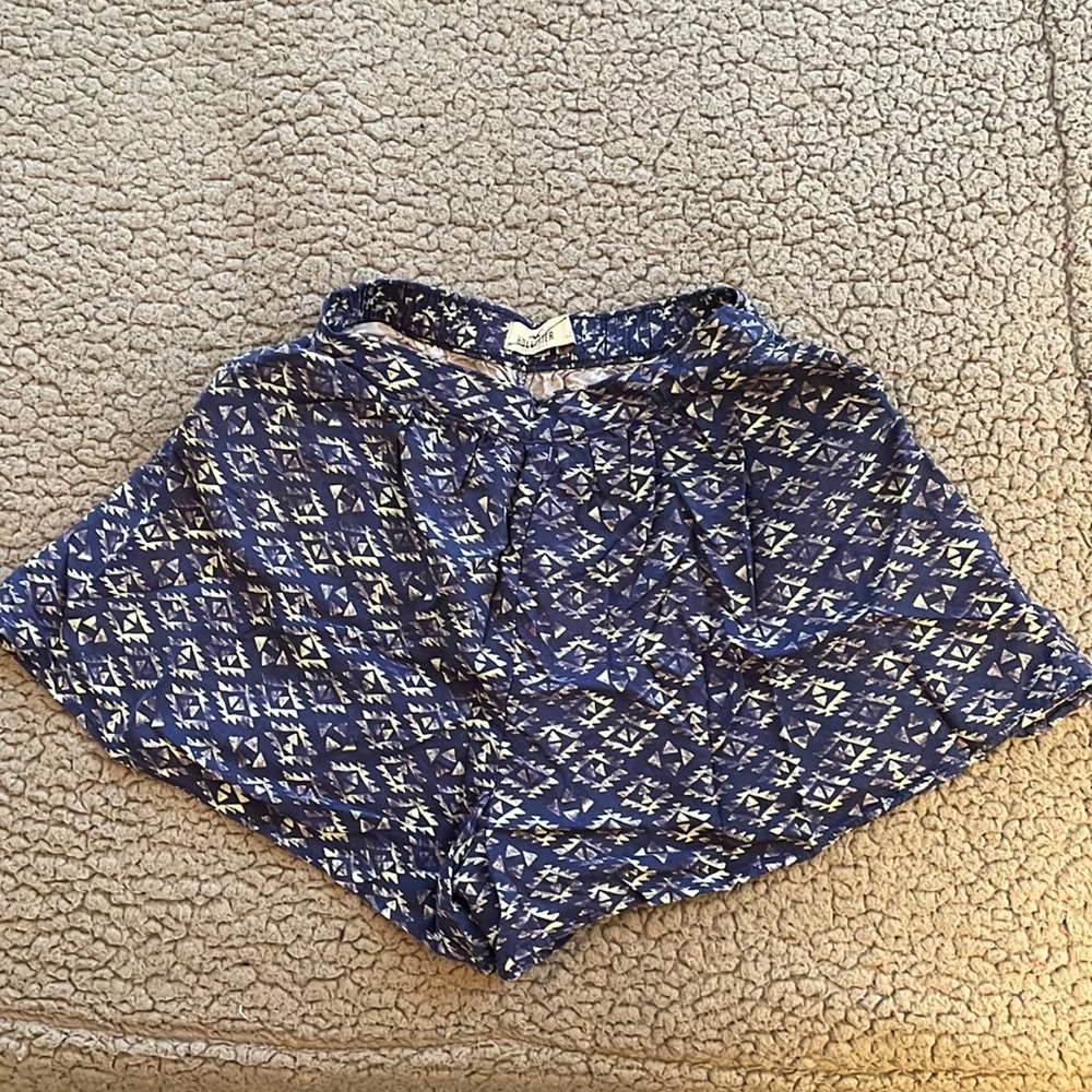 Hollister XS linen shorts.